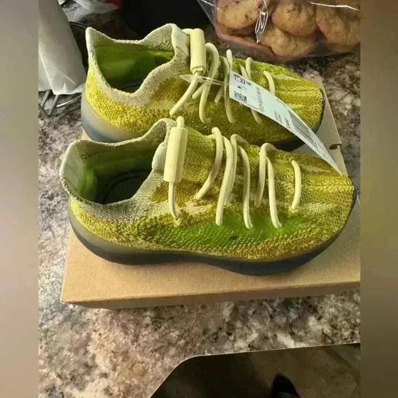 Kids Yeezy Boost 380 Hylte - Kids 7 - Picture 2 of 3